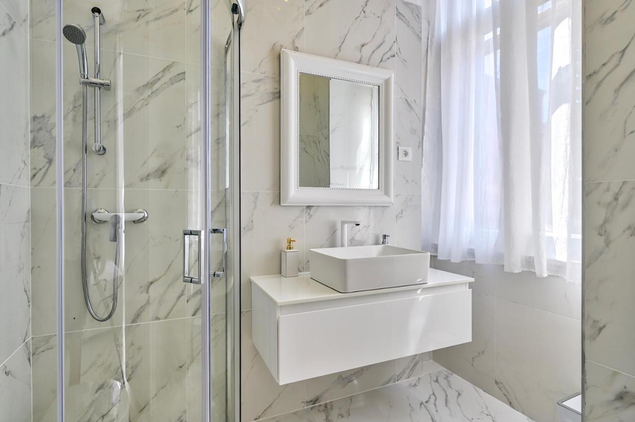 Apartma Collins Amethyst Center