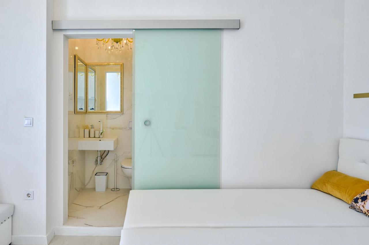Apartment Collins Amethyst Center Pula