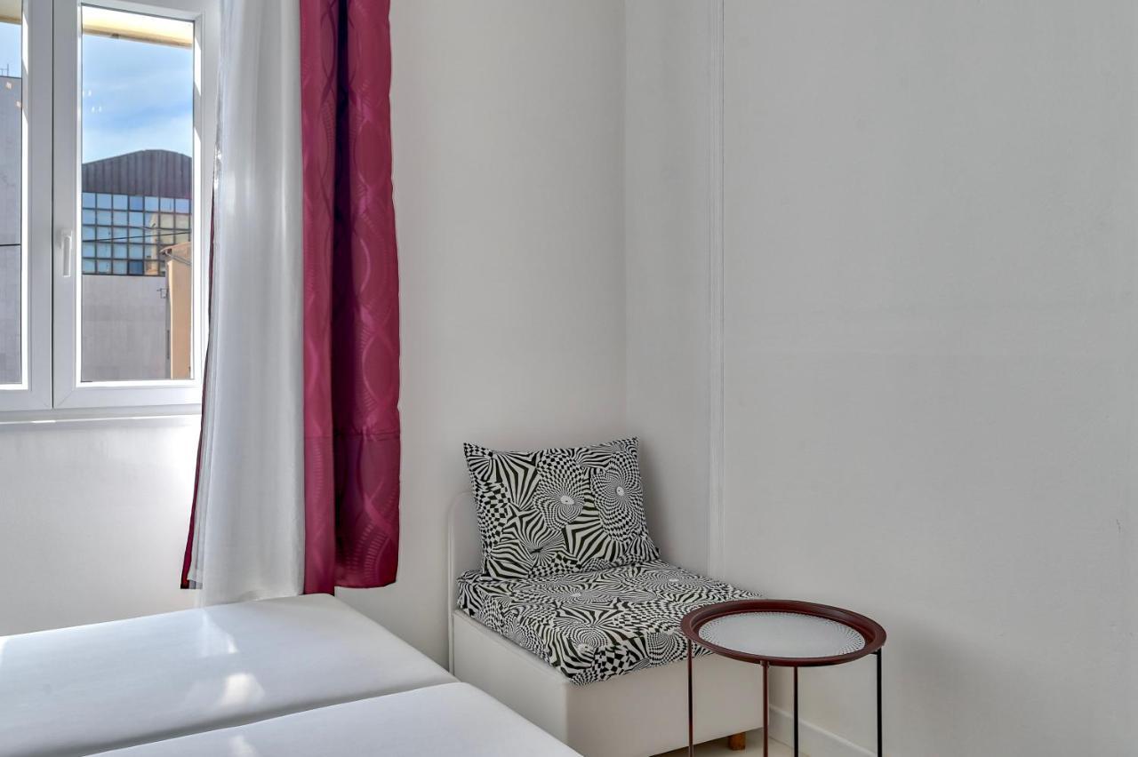 Collins Amethyst Center Apartment Pula