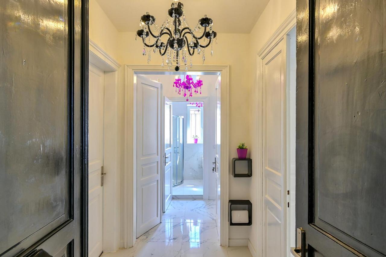 Collins Amethyst Center Apartment *
